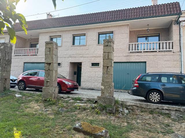 Chalet en venta en Melón, Ourense