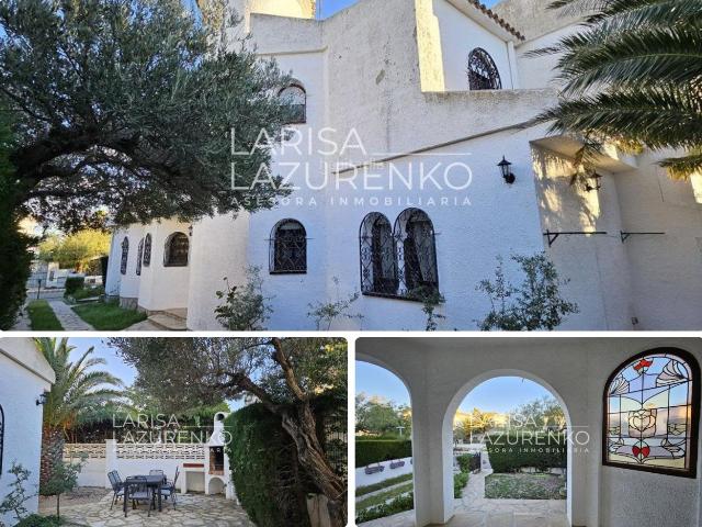 Villa en venta en Mont-roig Del Camp