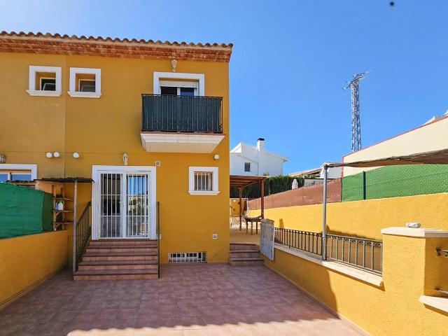 Villa en venta en La Nucia