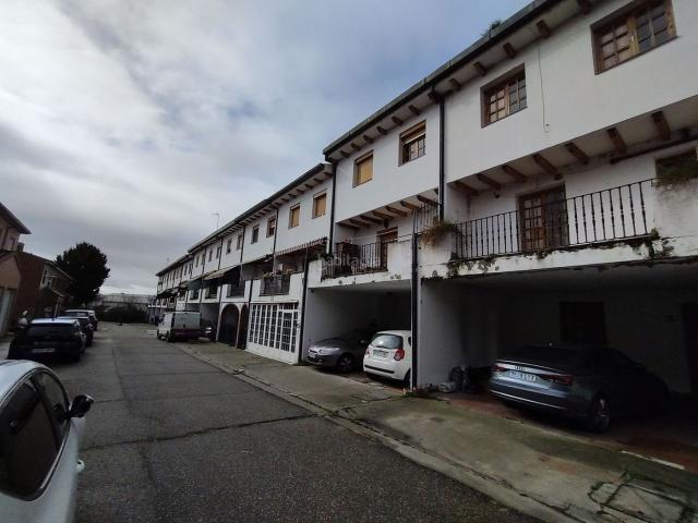 Chalet en venta en Mucientes, Castilla y León