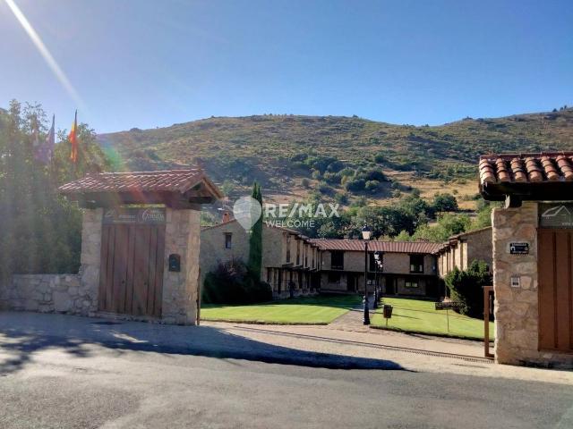 Villa en venta en Navacepedilla De Corneja