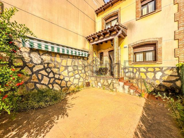 Villa en venta en Navahondilla