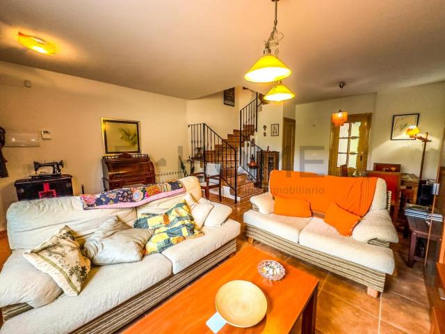 Villa en venta en Navahondilla