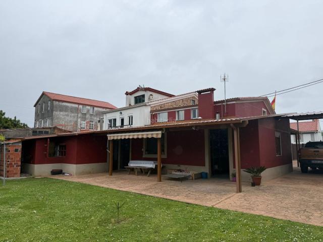 Chalet en venta en Neda, Ferrol