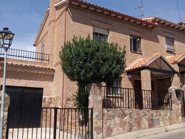 Villa en venta en Nombela