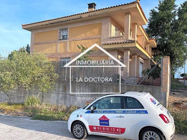 Villa en venta en Nombela