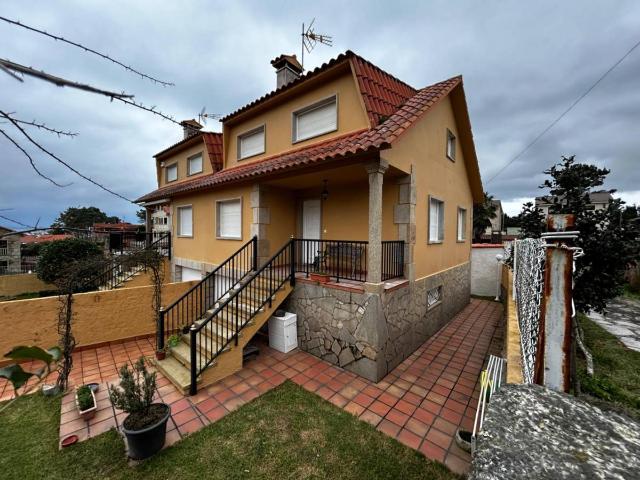 Chalet en venta en O Grove, O Salnés