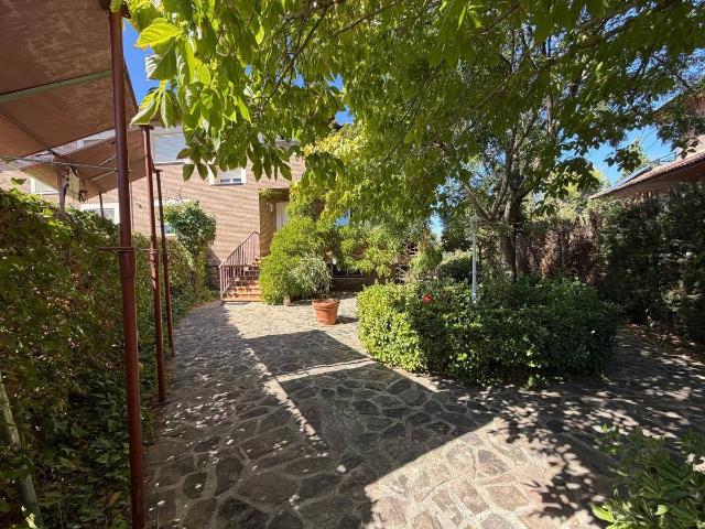 Chalet en venta en Olías Del Rey, Castilla-La Mancha