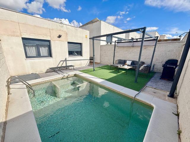 Chalet en venta en Olías Del Rey, Castilla-La Mancha