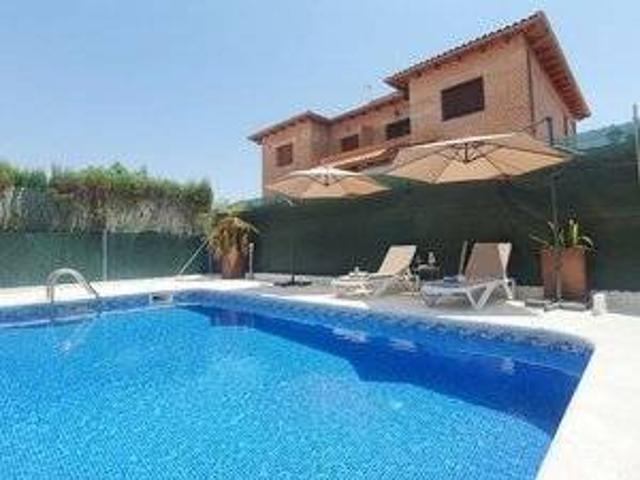 Chalet en venta en Olías Del Rey, Castilla-La Mancha