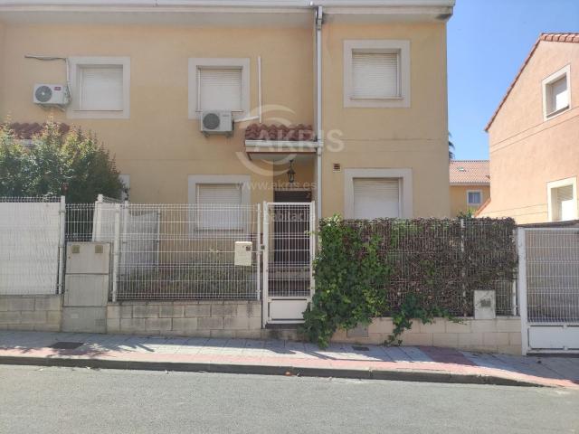 Chalet en venta en Olías Del Rey, Castilla-La Mancha