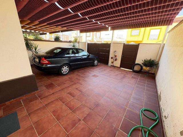 Chalet en venta en Olivares, Andalucía