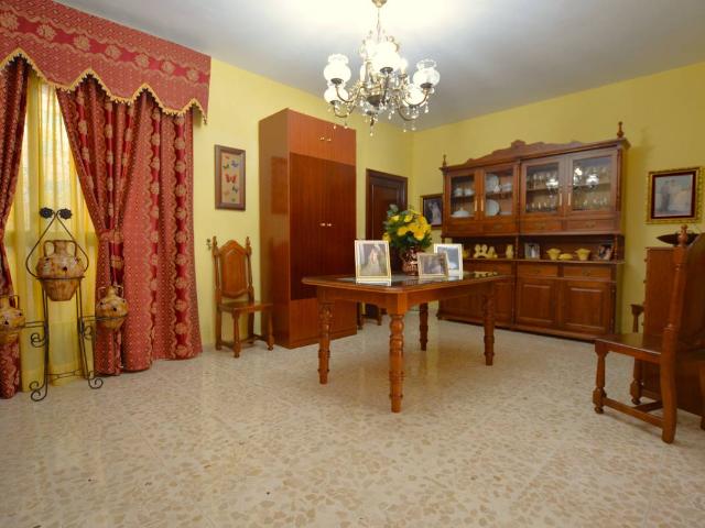 Chalet en venta en Olivares, Andalucía