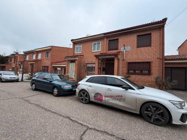 Chalet en venta en Olmedo De Camaces, Castilla y León