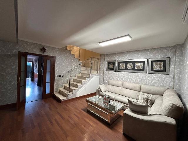 Villa en venta en Alcalá De Guadaíra