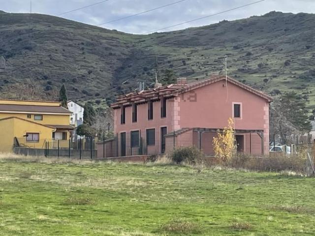 Villa en venta en Otero De Herreros
