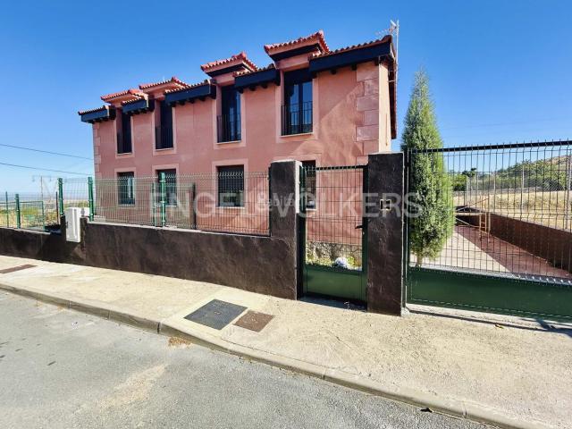 Villa en venta en Otero De Herreros