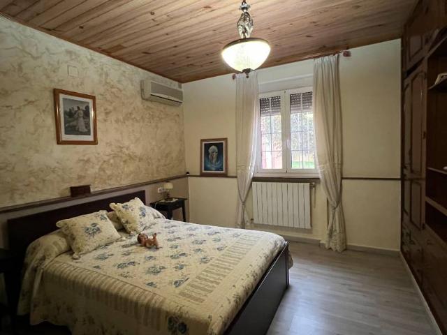 Chalet en venta en Palomares Del Río, Andalucía