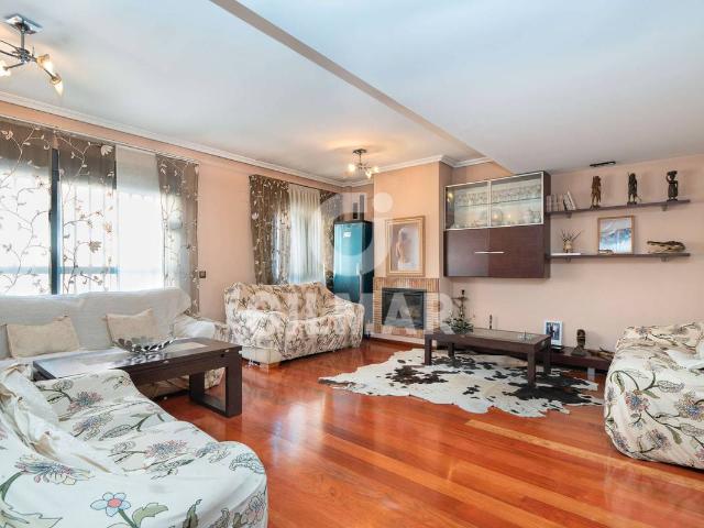 Chalet en venta en Madrid, Cortes