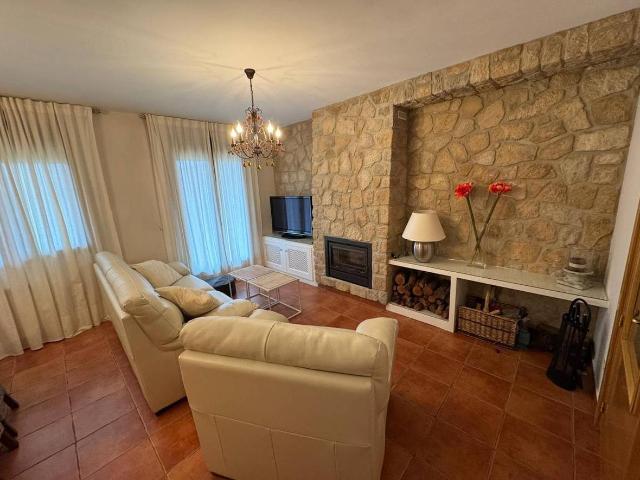 Villa en venta en Peguerinos
