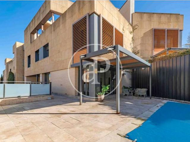 Villa en venta en Madrid, Sol