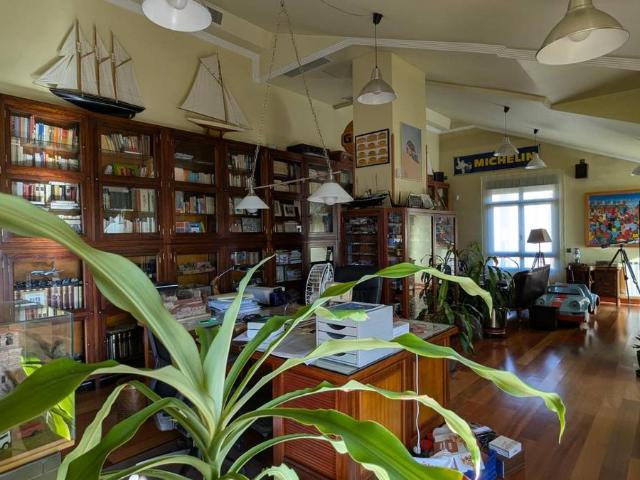 Villa en venta en Madrid, Cortes