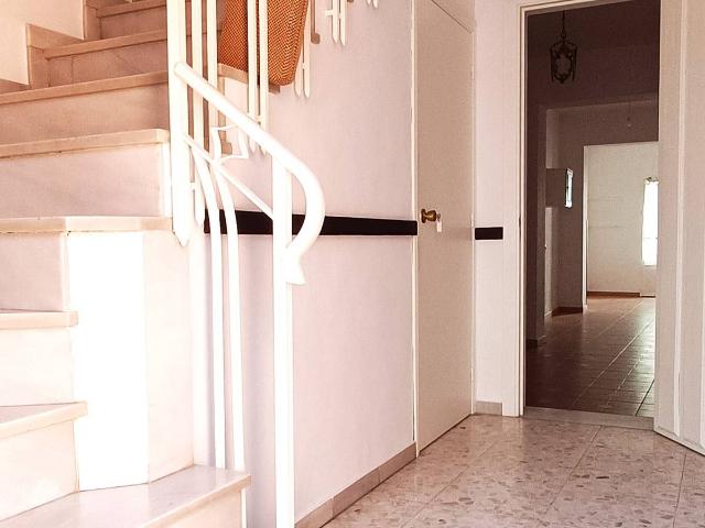 Villa en venta en Pilas