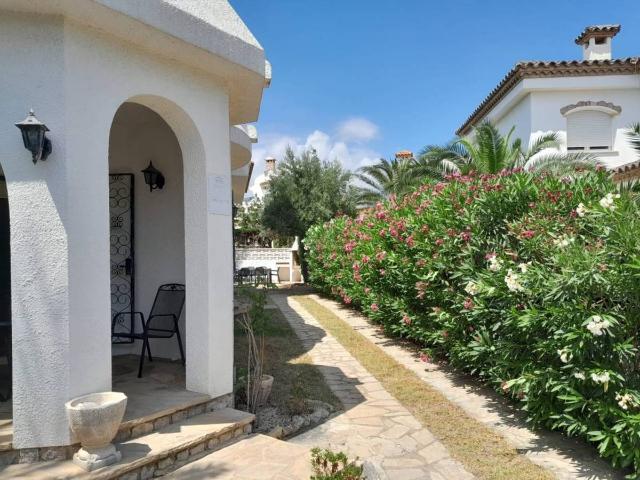 Villa en venta en Mont-roig Del Camp