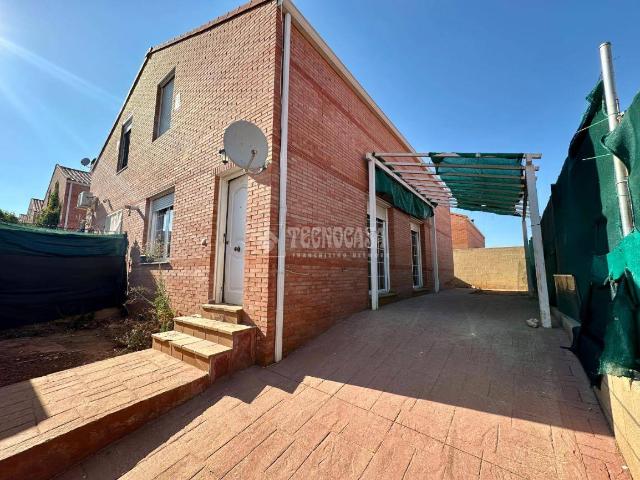 Villa en venta en Pioz, Madrebuena