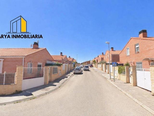 Chalet en venta en Madrebuena, Pioz
