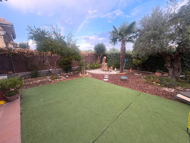 Chalet en venta en Madrebuena, Pioz