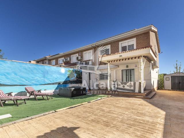 Chalet en venta en Madrebuena, Pioz