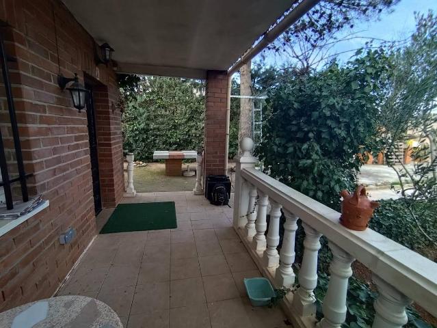 Chalet en venta en Madrebuena, Pioz