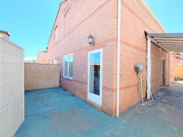 Chalet en venta en Madrebuena, Pioz