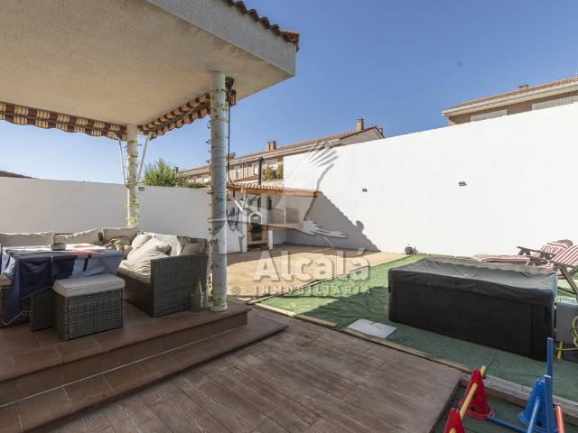 Chalet en venta en Madrebuena, Pioz