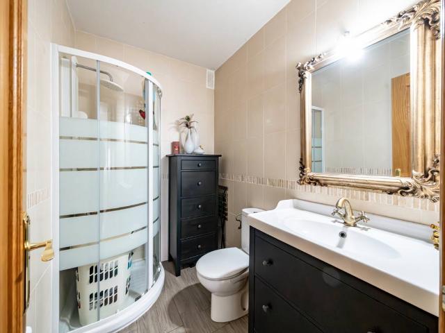 Chalet en venta en Madrebuena, Pioz