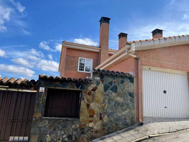 Chalet en venta en Madrebuena, Pioz