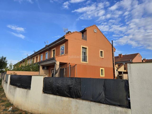 Chalet en venta en Madrebuena, Pioz