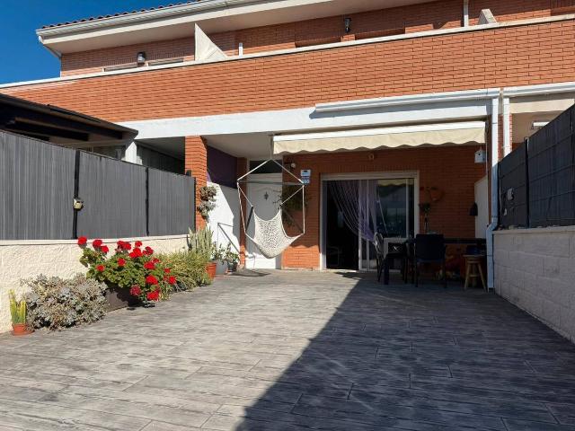 Villa en venta en Mont-roig Del Camp