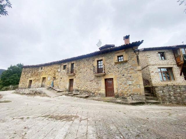 Chalet en venta en Polaciones, Cantabria
