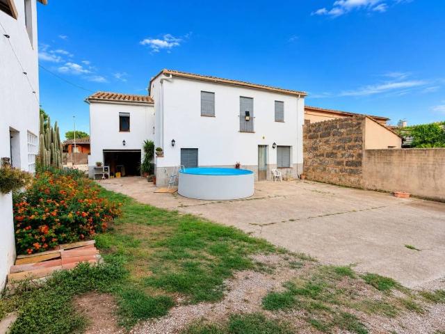 Chalet en venta en Pla de l'Estany, Catalunya