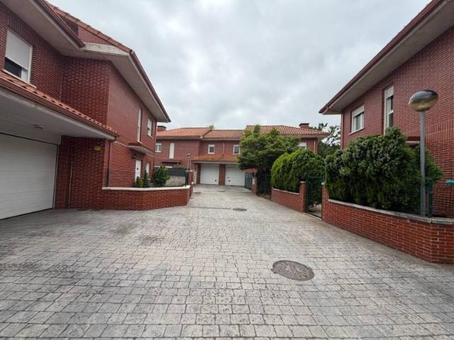 Chalet en venta en Reocín
