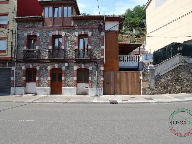 Chalet en venta en Mieres, Asturias