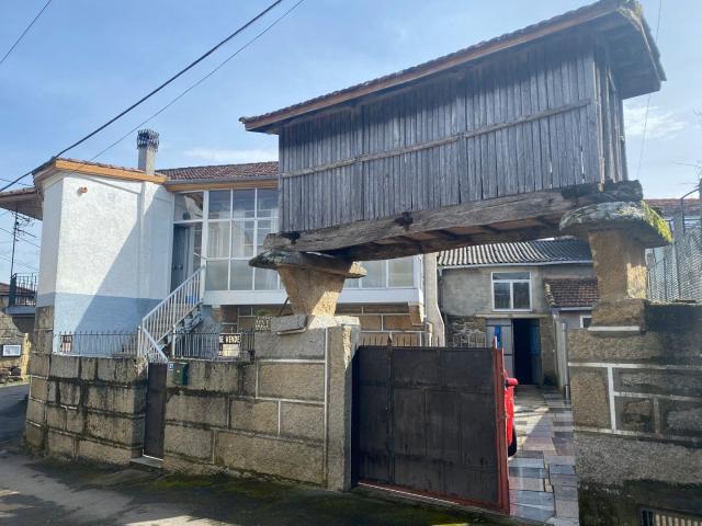 Chalet en venta en San Cibrao Das Viñas, Ourense
