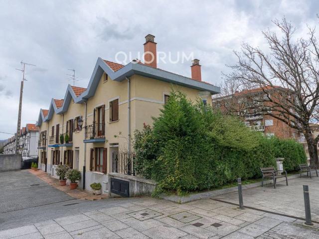 Chalet en venta en Ariz, Basauri
