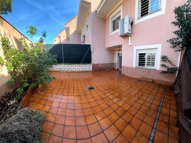 Villa en venta en San Román De Los Montes