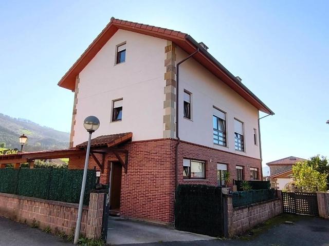 Chalet en venta en La Abadilla, Santa María De Cayón