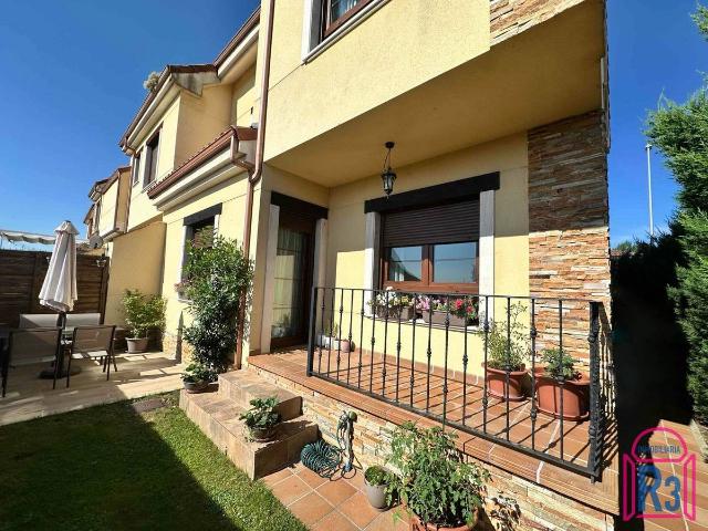 Chalet en venta en Sariegos, León