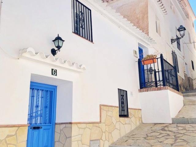 Villa en venta en Sedella