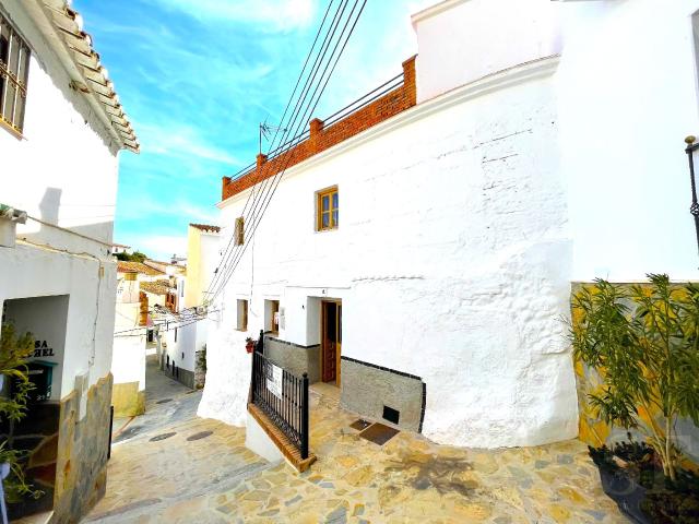 Villa en venta en Sedella